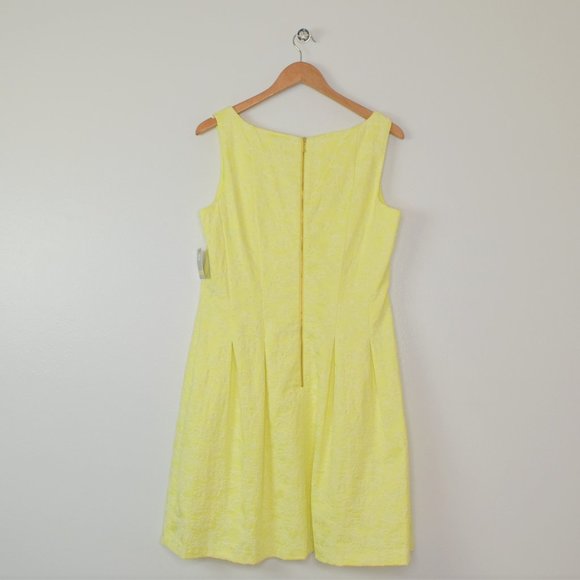 Taylor Floral Pleated A-line Sleeveless Dress Size 14 Yellow Flocked Short NWT - Picture 5 of 11